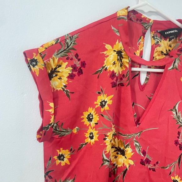 Express Red Sunflower Print Keyhole Lightweight Satin Feel Blouse Size Small - Picture 7 of 9